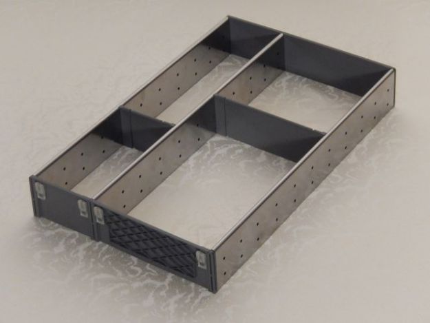 Compartmentalisation with grid-adjustable dividers