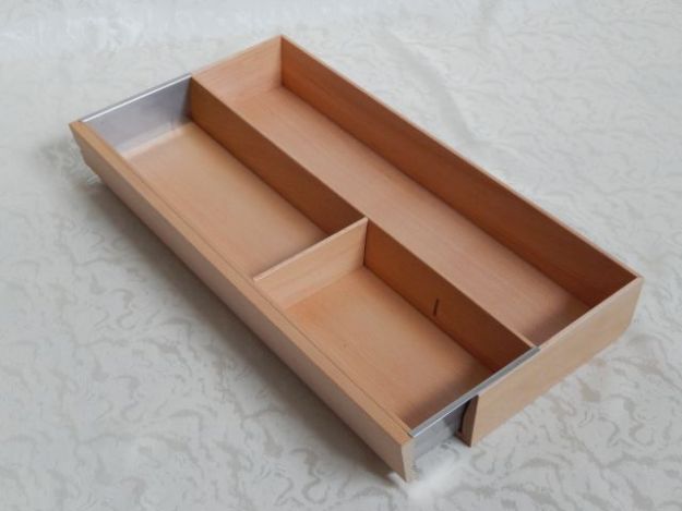 Wooden divider in beech for drawer, adjustable in width