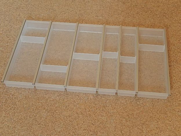 Vložka na příbory bílá průsvitná pro šířku skříňky 90 cm, s variabilními přepážkami