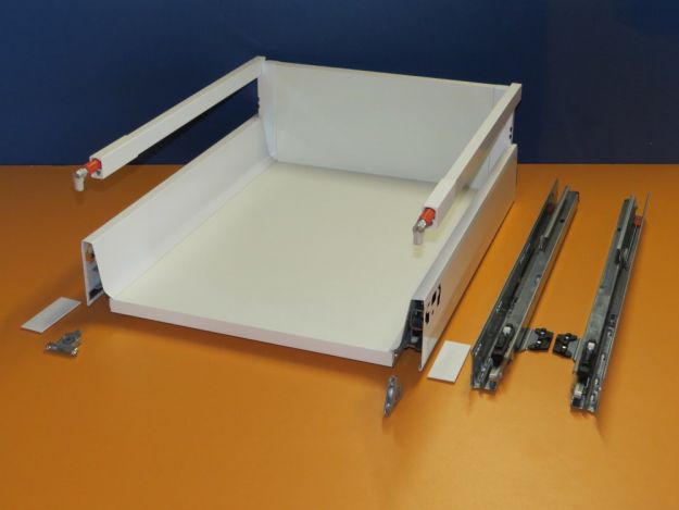 Tandembox Antaro C with Tip On Blumotion, drawer manufactured to measure