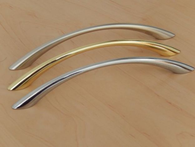 Eleganter Bogengriff 2102, aus Metall in verschiedenen Oberflächen
