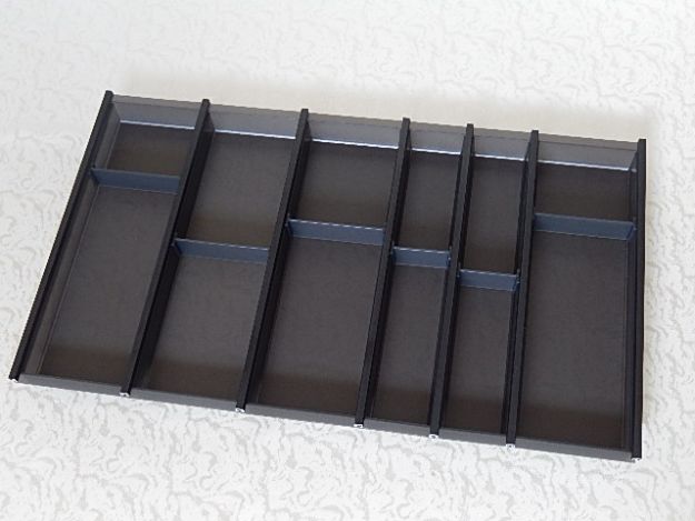 Besteckeinsatz schwarz transluzent für 90 cm Schrankbreite, mit variablen Fachteilern